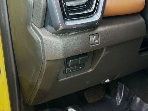 Used 2023 GMC Canyon AT4 w/ AT4 Premium Package AWD/4WD image 13
