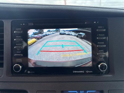 Used 2019 Toyota Sienna XLE FWD image 20