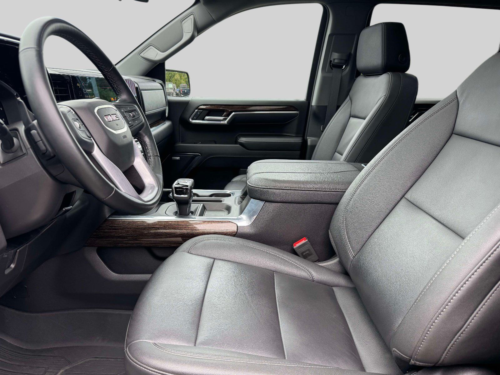Used 2024 GMC Sierra 1500 Elevation w/ Elevation Premium Package AWD/4WD image 13