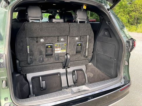 Used 2025 Toyota Sienna Platinum AWD/4WD image 37