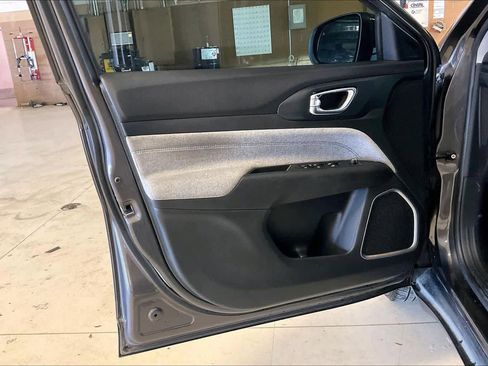 Used 2022 Jeep Compass Latitude FWD image 19