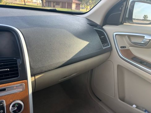 Used 2015 Volvo XC60 T6 w/ Proximity Package image 14