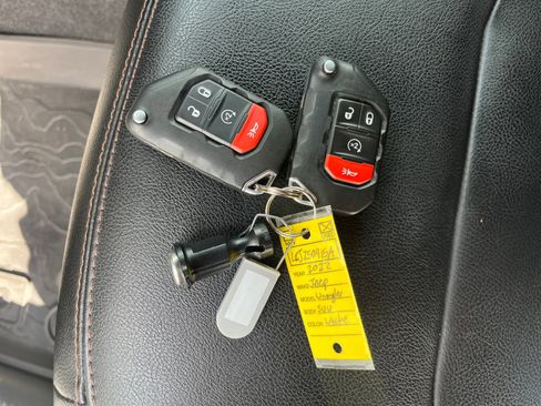 Used 2022 Jeep Wrangler Unlimited Rubicon w/ Xtreme Recon 35" Tire Package image 33