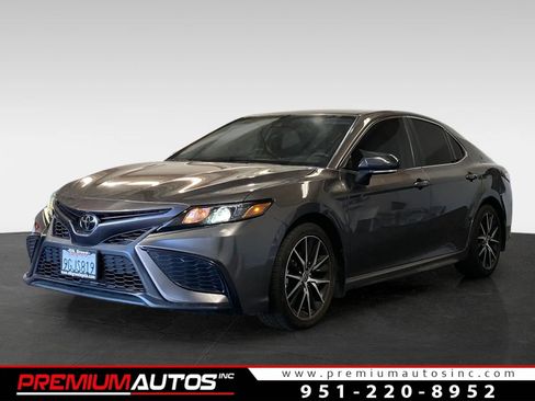 Used 2023 Toyota Camry SE image 1