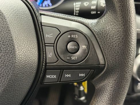 Used 2021 Toyota RAV4 LE AWD/4WD image 13