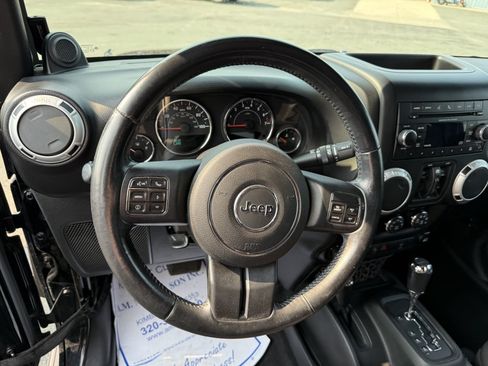 Used 2014 Jeep Wrangler Unlimited Sahara w/ Connectivity Group AWD/4WD image 18