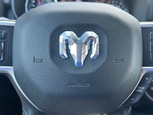 Used 2022 RAM 2500 Big Horn w/ Level C Equiment Group AWD/4WD image 34