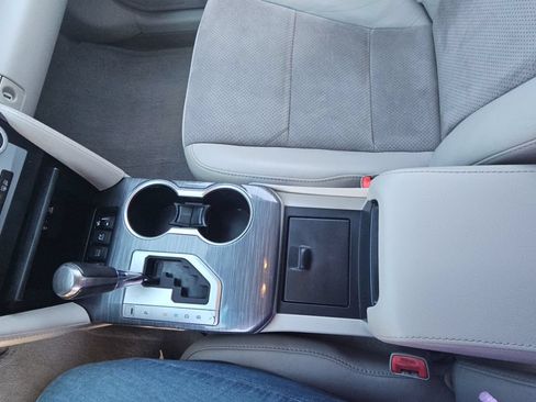 Used 2012 Toyota Camry XLE w/ Leather Pkg FWD image 20