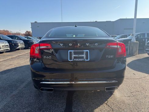 Used 2017 Volvo S60 T5 Inscription image 5