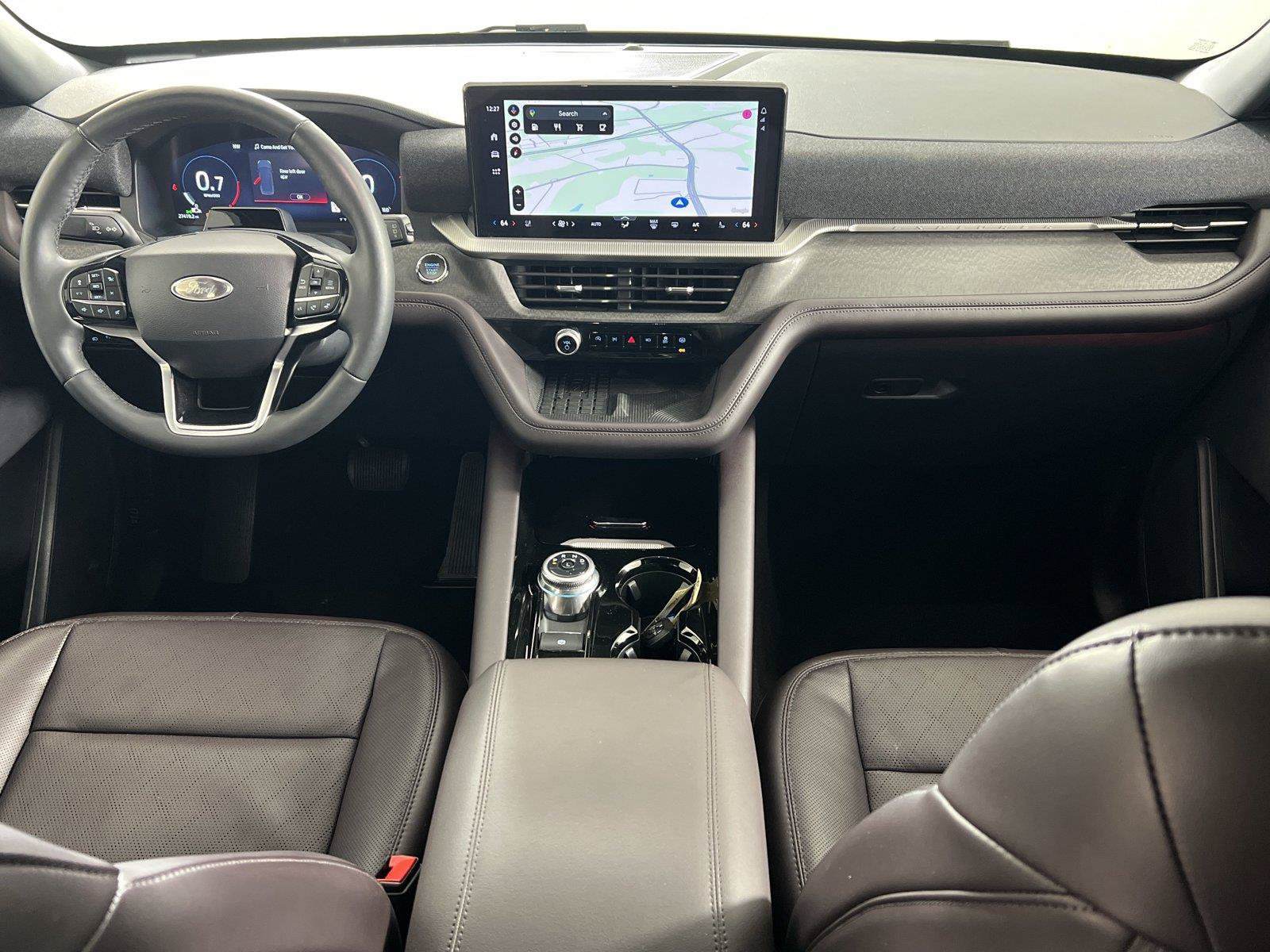 Used 2025 Ford Explorer Platinum RWD image 2