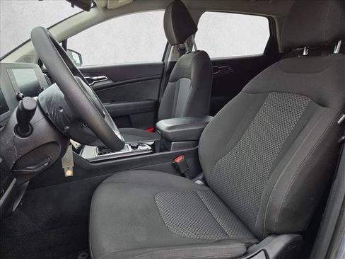 Used 2025 Kia Sportage LX FWD image 15
