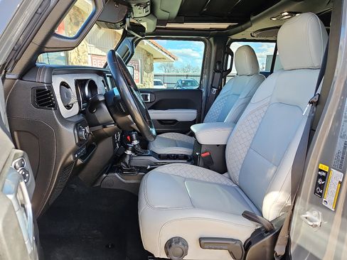 Used 2022 Jeep Wrangler Unlimited Sahara image 11