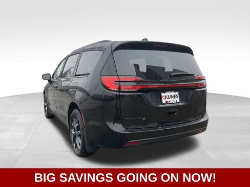 New 2026 Chrysler Pacifica Select w/ S Appearance Package image 7