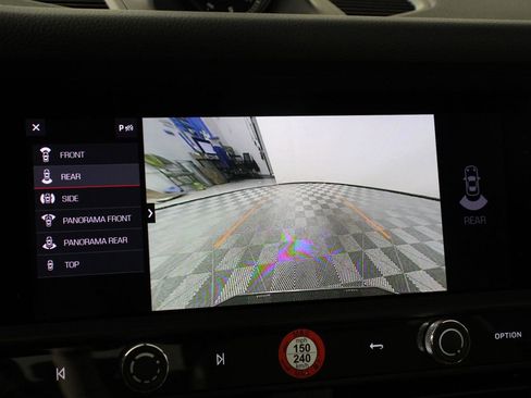 Certified 2025 Porsche Macan image 17