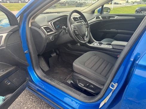 Used 2019 Ford Fusion SE FWD image 5