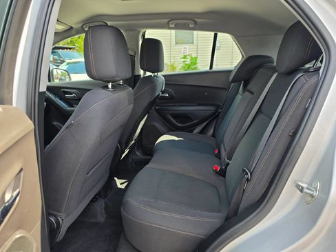 Used 2018 Chevrolet Trax LS AWD/4WD image 17
