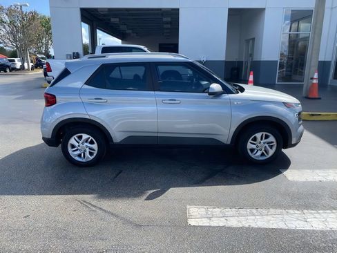 Used 2020 Hyundai Venue SEL FWD image 11