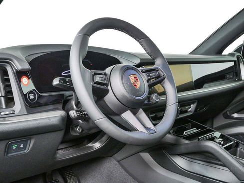 Used 2026 Porsche Cayenne AWD/4WD image 4