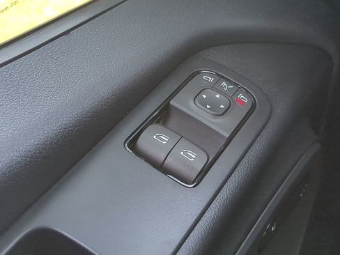 Used 2025 Mercedes-Benz Sprinter 2500 image 9