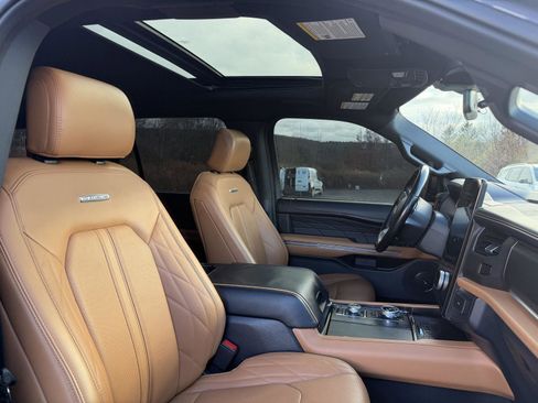 Used 2022 Ford Expedition Platinum image 29