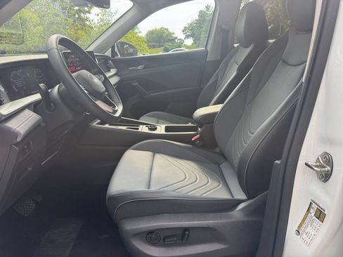 Used 2026 Volkswagen Tiguan SE AWD/4WD image 24