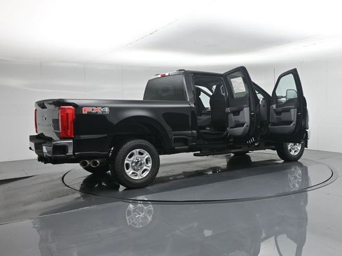 New 2026 Ford F250 XLT w/ FX4 Off-Road Package image 5