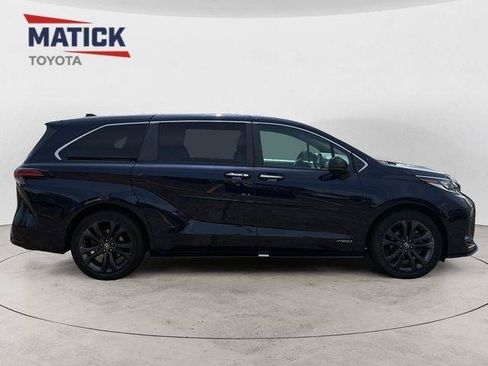 Used 2021 Toyota Sienna XSE FWD image 9