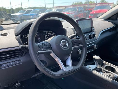Used 2021 Nissan Altima 2.5 SV FWD image 12