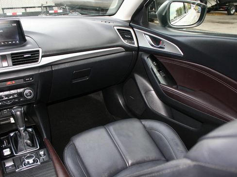 Used 2018 MAZDA MAZDA3 Touring image 19