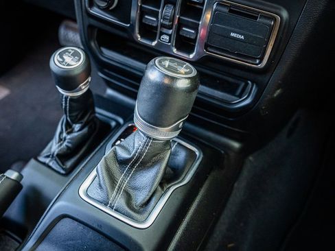 Used 2021 Jeep Wrangler Unlimited Sahara w/ Cold Weather Group image 30