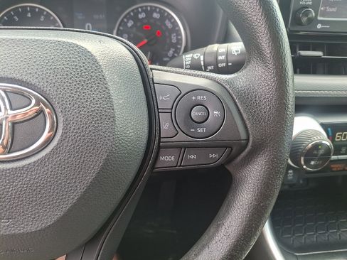 Used 2022 Toyota RAV4 XLE AWD/4WD image 21