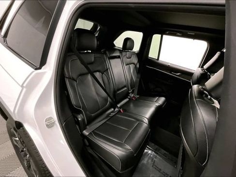 Used 2024 Jeep Grand Cherokee Limited w/ Luxury Tech Group II AWD/4WD image 26