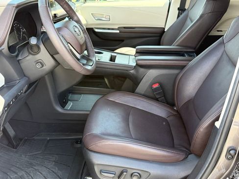 Certified 2024 Toyota Sienna Platinum image 20