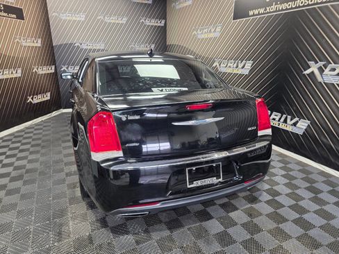 Used 2018 Chrysler 300 Touring L image 13