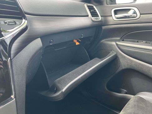 Used 2021 Jeep Grand Cherokee Laredo X image 11