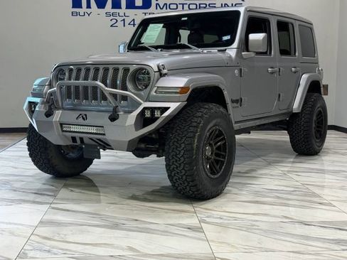 Used 2019 Jeep Wrangler Unlimited Sahara image 2
