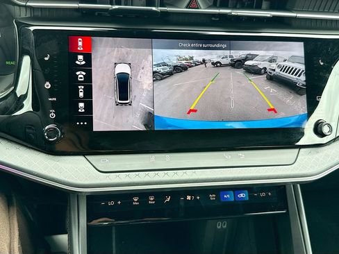 Used 2025 Jeep Wagoneer S Limited image 15