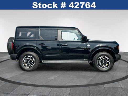 Used 2025 Ford Bronco Outer Banks AWD/4WD image 3