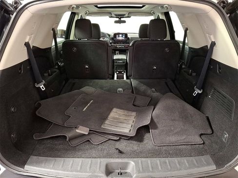 Used 2022 Nissan Pathfinder SV w/ SV Premium Package image 27