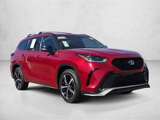 Used 2021 Toyota Highlander XSE video 3