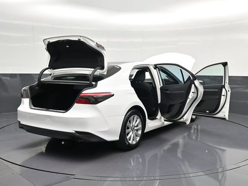 Used 2019 Toyota Camry LE FWD image 37