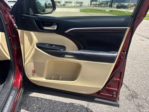 Used 2015 Toyota Highlander Limited Platinum FWD image 18