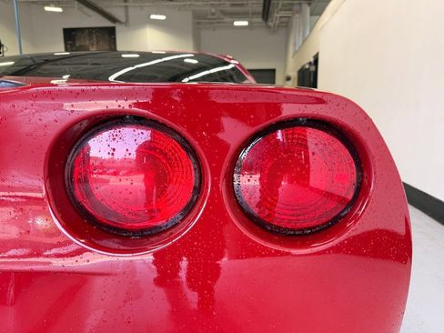 Used 2005 Chevrolet Corvette Coupe w/ Preferred Equipment Group RWD image 5