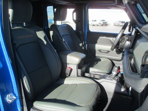 Used 2024 Jeep Gladiator Mojave image 19