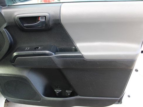 Used 2022 Toyota Tacoma SR image 6
