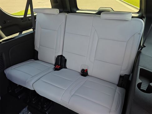 New 2025 Chevrolet Suburban Premier image 19
