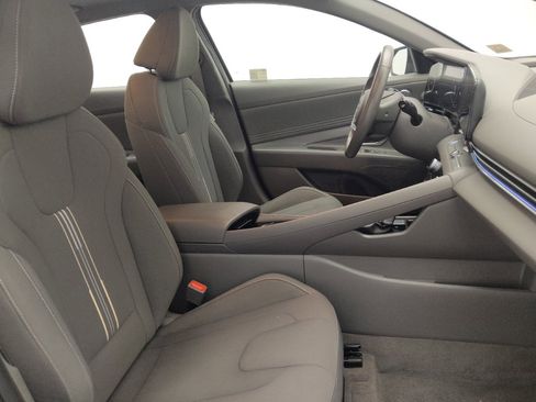 Used 2025 Hyundai Elantra SEL FWD image 21