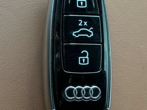 Used 2025 Audi Q8 Prestige AWD/4WD image 27