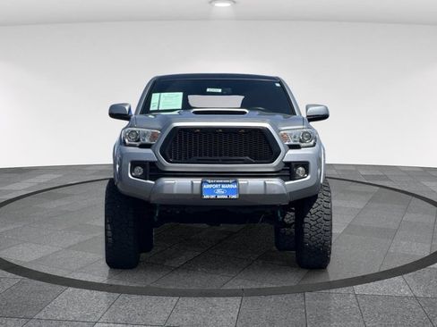 Used 2016 Toyota Tacoma TRD Sport w/ Towing Package RWD image 10