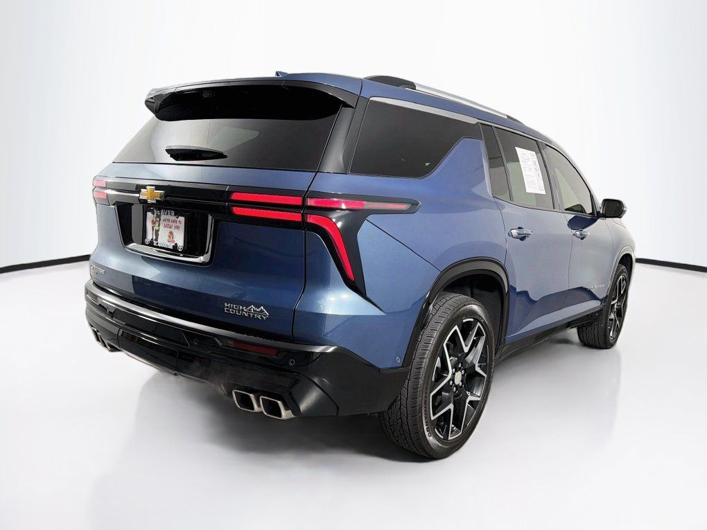 Used 2025 Chevrolet Traverse High Country FWD image 10
